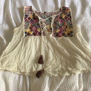 Gauzy linen sleeveless top with embroidery